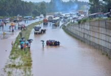 ಬೆಂಗಳೂರಿನಲ್ಲಿ ವರುಣನ ಆರ್ಭಟಕ್ಕೆ ಬೆಚ್ಚಿ ಬಿದ್ದ ವಾಹನ ಸವಾರರು..!