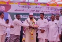 ಬೆಳಗಾವಿ : ಅಥಣಿ ತಾಲೂಕಿನ ಅರಟಾಳ ಕ್ರಾಸ್ ಬಳಿ ಅಮ್ಮಾಜೇಶ್ವರಿ – ಕೊಟ್ಟಲಗಿ ಏತನೀರಾವರಿ ಯೋಜನೆಯ S M ಪೈಪುಗಳ ಜೋಡಣೆಯ ಪೂಜಾ ಉದ್ಘಾಟನೆ ಕಾರ್ಯಕ್ರಮ.