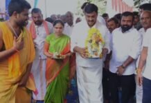 ಸಂಡೂರಲ್ಲಿ ಶಾಸಕ ಗಾಲಿ ಜನಾರ್ದನ ರೆಡ್ಡಿ ನೂತನ ಮನೆಗೆ ಪತ್ನಿ ಜೊತೆ ಗೃಹ ಪ್ರವೇಶ.