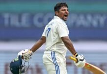 ಟೀಮ್ ಇಂಡಿಯಾದ ಯುವ ಬ್ಯಾಟರ್ ಸರ್ಫರಾಝ್ ಖಾನ್ ಬೆಂಗಳೂರು ಟೆಸ್ಟ್ನಲ್ಲಿ ತಮ್ಮ ಚೊಚ್ಚಲ ಟೆಸ್ಟ್ ಶತಕ ಸಿಡಿಸಿದ್ದು ಈ ಮೂಲಕ ಭಾರತ ಭರ್ಜರಿ ಕಮ್ಬ್ಯಾಕ್ ನೆರವಾಗಿದ್ದಾರೆ.